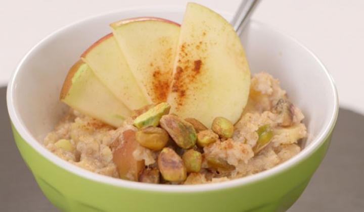 Pistachio Cinnamon Apple Oatmeal 